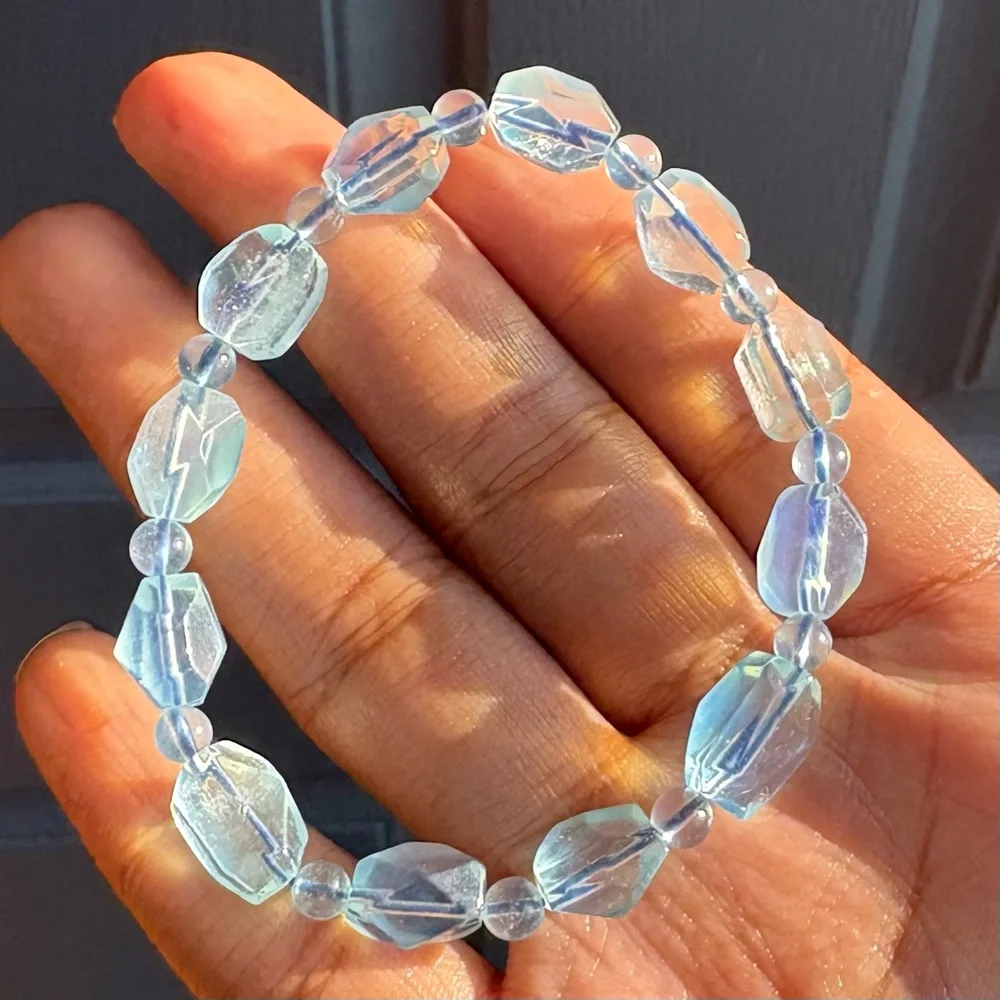High Grade Aquamarine Faceted Crystal Bracelet 8-9mm - Picture 4 of 10